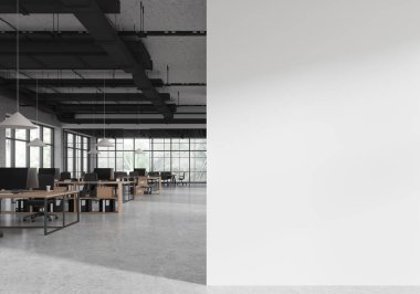 Koltukların ve bilgisayarların sıralarda, panoramik pencerelerin tropiklerde olduğu endüstriyel işler. Modern ofis işyeri ve boş fotokopi duvarı. 3B görüntüleme