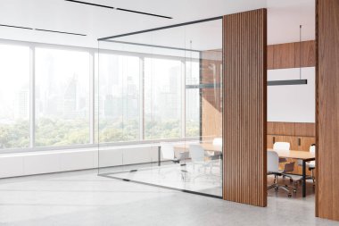 Konferans salonunun koltuk ve tahtasıyla köşesi, açık kapı ve beton zemin. Projeksiyon ekranlı cam toplantı odası. Bangkok gökdelenlerinin panoramik penceresi. 3B görüntüleme