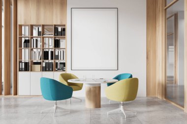 Yuvarlak toplantı masası ve renkli koltukları olan beyaz ve ahşap ofis içi tuval posteri. Rafları ve klasörleri olan cam konferans odası. 3B görüntüleme