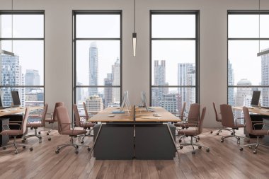 Koltukları, bilgisayarları ve ahşap zemini olan karanlık bir ofis. Bangkok gökdelenlerinde panoramik penceresi olan minimalist çalışma odası. 3B görüntüleme