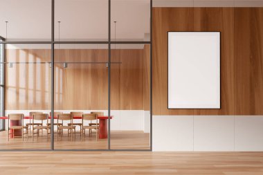 Ahşap dekorlu, cam duvarlı ve duvarında boş bir çerçeve olan modern toplantı odası. Minimalist iç tasarım, parlak ışıklandırma, ofis dekorasyonu. 3B görüntüleme