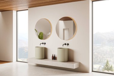 Otelin banyo manzarası çift lavabolu, aksesuarlı taş raf ve bej duvarlı iki yuvarlak ayna. Kırsal kesimde panoramik pencere. 3B görüntüleme