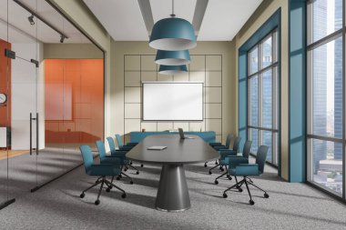 İçi sandalye ve masa dolu renkli cam toplantı, dekorasyon ve halı dolu çekmece. Ofis minimalist mobilya ve projeksiyon ekranı. Singapur gökdelenlerinin panoramik penceresi. 3B görüntüleme