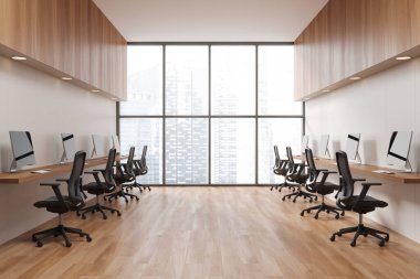 Uzun masalarda, ahşap zeminde, koltuklar ve bilgisayar ile ahşap bir iç mekan. İş alanı ve gökdelenlerin panoramik penceresi. 3B görüntüleme