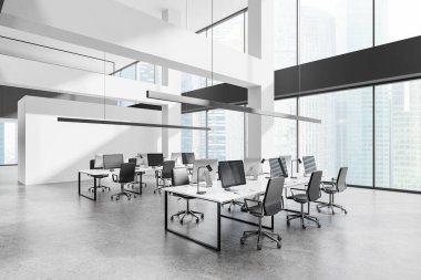 Gösterişli masaları, bilgisayarları ve sandalyeleri olan, geniş pencereleri ve parlak, minimalist bir tasarımı olan çağdaş bir ofis. 3B Hazırlama