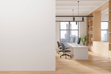 Ofis içi bilgisayar dolu sıra sıra, ahşap zemin. Ortak çalışma alanı ve dekorasyonlu raf. Bangkok gökdelenlerinin panoramik penceresi. Boş duvar bölmesini düzenle. 3B görüntüleme