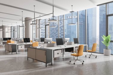 Ofis içi bilgisayar manzarası, sıralı masalar, beton zemin. Renkli koltukları olan rahat bir çalışma alanı. Singapur gökdelenlerinin panoramik penceresi. 3B görüntüleme