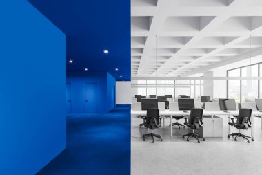 Mavi ve beyaz ofis koltukları ve bilgisayarları sıra sıra, beton zemin. Giriş kapısı olan minimalist ofis çalışma alanı. Bangkok gökdelenlerinin panoramik penceresi. 3B görüntüleme
