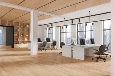 Ofis içi manzarası, ortak masadaki bilgisayar, ahşap zemin. Ortak çalışma alanı ve dekorasyonlu raf. Bangkok gökdelenlerinin panoramik penceresi. 3B görüntüleme