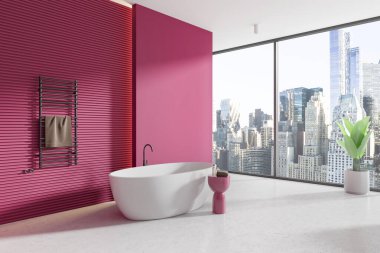 Pembe duvarları olan bir banyo, beyaz bir küvet, bir havlu asacağı ve şehir manzarasını gösteren büyük bir pencere. Modern tasarım. 3B Hazırlama