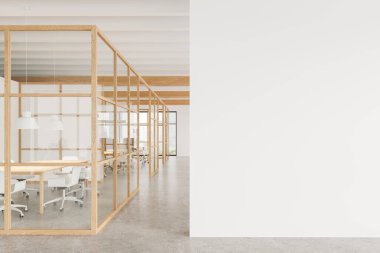 Beyaz koltuklar ve tahtalarla cam döşeme, açık beton döşeme. Beyaz konferans odası ve Bangkok gökdelenlerinin panoramik penceresi. Boş duvar bölmesini düzenle. 3B görüntüleme