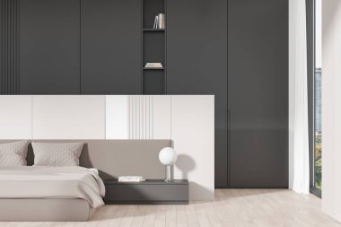 Şık bir yatak odası. Yatak odası, komodin ve dekorasyonlu bir raf. Ahşap zeminde aksan duvarı var. Panoramik pencereli tüllü uyku odası, şehir gökdelenleri. 3B görüntüleme