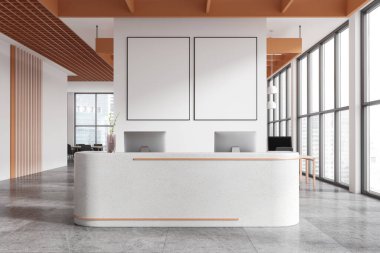 Duvarında iki boş poster, büyük pencereler ve minimalist dekorla modern resepsiyon masasında. 3B Hazırlama