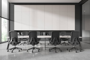 Siyah ofis sandalyeleri ve büyük bir masası olan modern konferans odası, minimalist tasarım, cam duvar, parlak ve temiz arka plan, iş konsepti. 3B Hazırlama