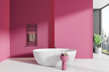 Pembe otel banyosu, banyo küveti, beton zemin. Havlu tırabzanı ve bitkisi olan spa bölgesi. New York gökdelenlerinin panoramik penceresi. Boş duvar bölmesini düzenle. 3B görüntüleme