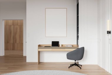 Ahşap bir masa, dizüstü bilgisayar ve gri sandalyeli modern ofis. Beyaz duvarda boş çerçeveli poster. Minimalist tasarım konsepti. 3B Hazırlama