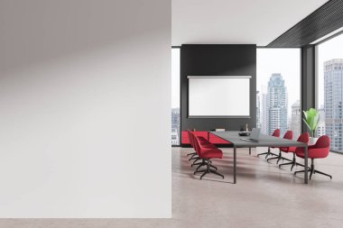 Kırmızı sandalyeler, tahta ve beton zeminle iş toplantısı. Boş projeksiyon ekranı ve büfe. Bangkok gökdelenlerinin panoramik penceresi. Boş duvar bölmesini düzenle. 3B görüntüleme