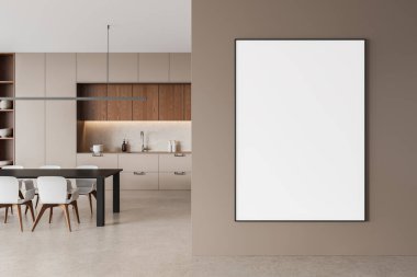 Ahşap, bej dolaplar ve beyaz sandalyeli yemek masası olan modern mutfak odasının yanındaki bej duvarda boş çerçeveli poster modeli. Ev dekoru kavramı. 3B Hazırlama