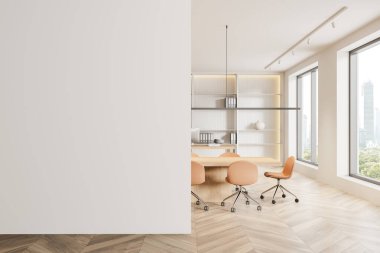 Ofisin içinde toplantı masası, sandalyeler, ahşap döşeme. Rafı ve gökdelenlerin panoramik penceresi olan şık bir danışma odası. Boş duvar bölmesini düzenle. 3B görüntüleme