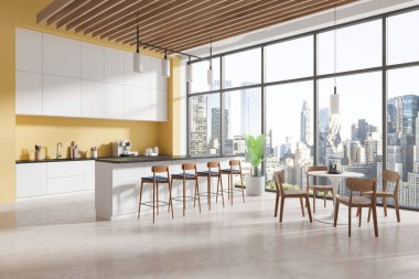 Geniş, modern mutfak ve yemek alanı geniş pencereli bir şehir manzarası sergiliyor. Beyaz dolaplar, sarı duvarlar, ahşap elementler. 3B Hazırlama