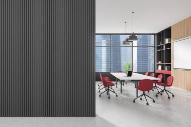 Sandalyelerle ve masalarla toplantı, dekorasyonlu raflar. Ofis konferans alanı ve projeksiyon ekranı. Singapur gökdelenlerinin panoramik penceresi. Boş duvarı kopyala. 3B görüntüleme