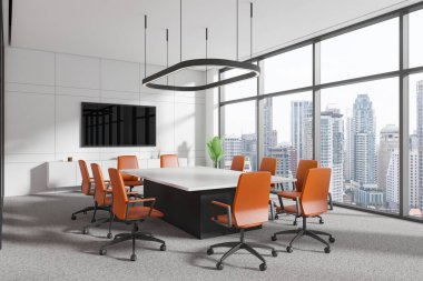Konferans salonunun masa ve koltukları, televizyon ekranı ve dekorasyonlu büfe manzarası. Minimalist toplantı odası. Bangkok gökdelenlerinin panoramik penceresi. 3B görüntüleme 