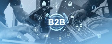 Birlikte çalışan iş adamları, yakın çekim cihazlarını kullanan eller. Simgeli B2b parlayan hologram gövdesi. Finansal pazarlama, iş ve ortaklık kavramı