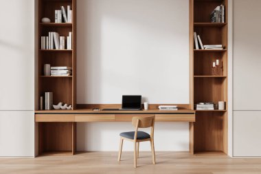 İçinde minimalist bir masa, kitaplarla dolu ahşap raflar ve parlak, ferah bir odada tek bir sandalye bulunan modern bir ofis. Şık bir çalışma alanı kavramı. 3B Hazırlama