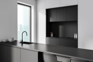 Beyaz ve siyah mutfak iç mekan tezgahının köşesinde koltuklar, elektrikli ocak ve mutfak gereçleri olan dolap rafları. Gökdelenlerin panoramik penceresi. 3B görüntüleme