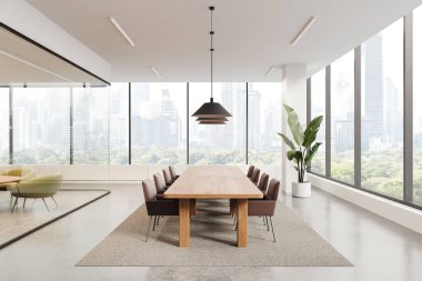 Sandalye ve pansiyonun olduğu zarif bir toplantı, beton zeminde halı. Bitkilerle minimalist buluşma alanı. Bangkok gökdelenlerinin panoramik penceresi. 3B görüntüleme