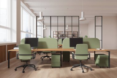 Yeşil sandalyeler, bölmeler, ahşap masalar ve büyük pencerelerin yer aldığı modern bir açık alan ofisi. Parlak ve geniş bir arkaplan. İş birliği kavramı. 3B Hazırlama
