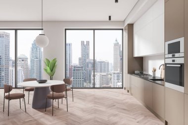 Modern mutfak, yemek alanı ve şehir manzarasına bakan geniş pencereleri var. Gösterişli dolaplar, minimalist tasarım ve ahşap döşeme. 3B Hazırlama