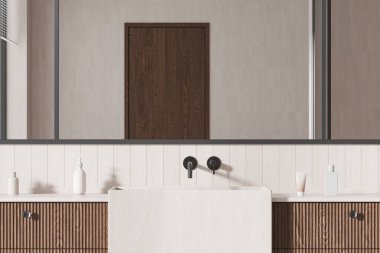 Modern banyo büyük bir ayna, ahşap kibir ve minimalist bir dekora sahiptir. Tarafsız tonlar ve temiz tasarım sakin bir atmosfer yaratıyor. 3B Hazırlama