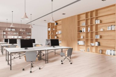 Açık alanlı modern ofis, bilgisayarlı masalar, sandalyeler ve hafif arka planda kitap ve dekorla dolu ahşap raflar. 3B Hazırlama
