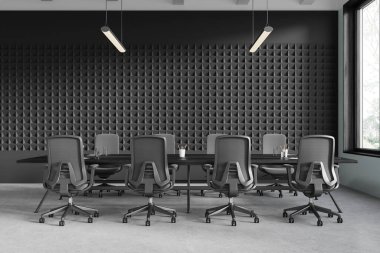 Modern konferans odası, ergonomik sandalyeler ve büyük bir toplantı masası. Minimalist iç tasarım ve pencerelerden gelen doğal ışık. 3B Hazırlama