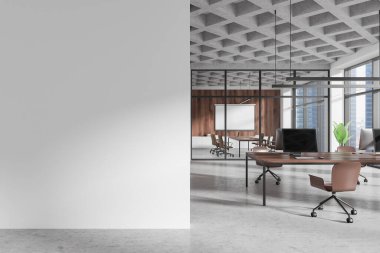 Ortak çalışma ve konferans odasıyla modern ofis içi, bilgisayarları sıraya dizilmiş. Buluşma yeri ve projeksiyon ekranı. Gökdelenlerin panoramik penceresi. Boş duvar bölmesini düzenle. 3B görüntüleme