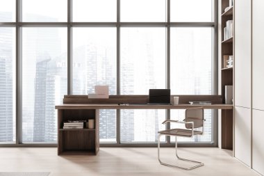 Çalışma alanı, koltuk ve dizüstü bilgisayarlı masa, Singapur gökdelenlerinde panoramik pencere. Samimi bir dairede minimalist bir iş yeri. 3B görüntüleme