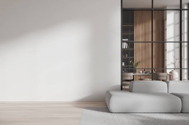 Boş beyaz duvarı, gri kanepesi ve cam bölmesi olan modern oturma odası. Ahşap raflar ve minimalist bir dekor. İç tasarım kavramı. 3B Hazırlama