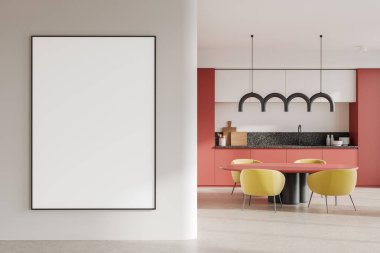 Modern mutfak içinde duvarda boş bir poster çerçevesi var. Mutfakta kırmızı dolap, sarı sandalyeler ve minimalist dekorlar var. 3B Hazırlama