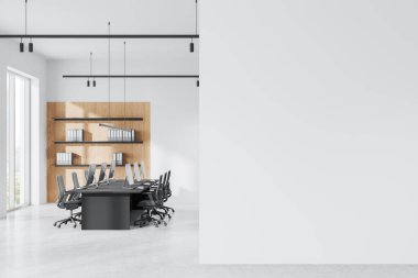 Uzun konferans masası, sandalyeler ve dosyalarla dolu raflarla modern ofis içi. Sağ tarafta boş bir duvar var. Minimalist tasarım konsepti. 3B Hazırlama