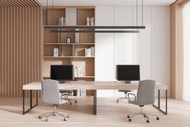 İki bilgisayarın, modern mobilyaların ve kitaplıkların bulunduğu şık bir ofis çalışma alanı. Parlak, minimalist bir ortamda geçiyor. 3B Hazırlama