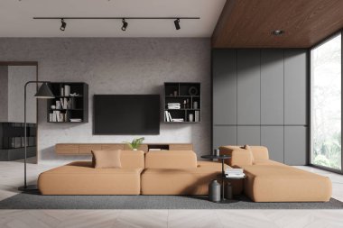 Geniş bej bölmeli kanepesi, rafları ve gri duvarında düz ekran televizyonu olan modern oturma odası. Minimalist tasarım, geniş pencere, doğal ışık. 3B Hazırlama