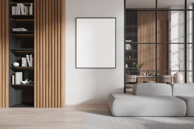 Modern oturma odasının duvarında boş bir poster çerçevesi, ahşap aksanlar, gri mobilyalar, ve kitaplık, iç tasarım konsepti. 3B Hazırlama