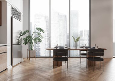 Ahşap masa ve sandalyelerin yer aldığı şık bir yemek salonu, yakınlarda bitkiler bulunan büyük pencereler. 3B Hazırlama