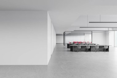 Beyaz konferans salonu, sandalyeler, uzun masa, beton zemin. Minimalist cam toplantı odası ve gökdelenlerin panoramik penceresi. Boş duvar bölmesini düzenle. 3B görüntüleme