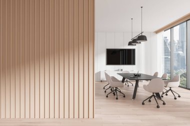 Konferans masası ve koltuklar, duvarda televizyon ekranı. Bangkok gökdelenlerinde panoramik pencereli bir iş yeri. Boşluk boş duvar bölümünü kopyala. 3B görüntüleme