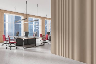 Ahşap aksanlı ve modern mobilyalı, üretkenlik ve işbirliği için tasarlanmış geniş bir ofis düzeni. 3B Hazırlama