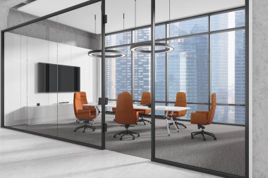 Cam ofis toplantısının köşesinde pano, koltuk, çekmece ve televizyon ekranı var. İş konferansı alanı. Singapur gökdelenlerinin panoramik penceresi. 3B görüntüleme