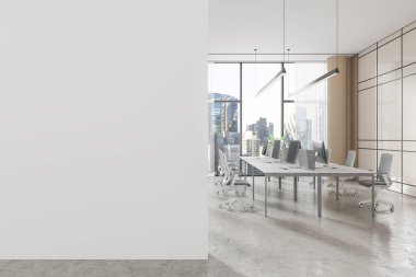 Masasında koltuklar ve bilgisayar, New York gökdelenlerinde panoramik pencere. Minimalist ofis çalışma alanı ve boş duvar bölmesi. 3B görüntüleme