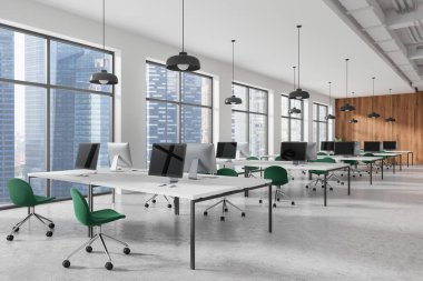 Geniş, yeşil sandalyeli, masalarında bilgisayarlar olan, geniş pencereli, gökdelen, ahşap duvar, beton zemin gösteren bir ofis. İş konsepti. 3B Hazırlama.